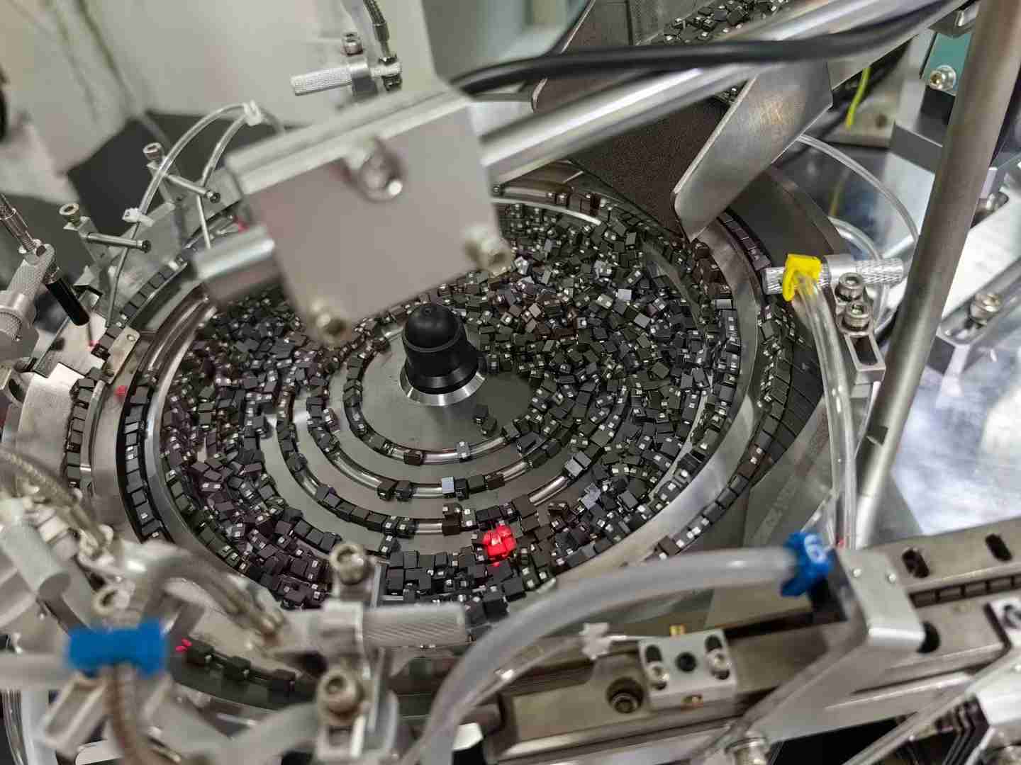 TD大電流貼片磁珠大批量全自動生產